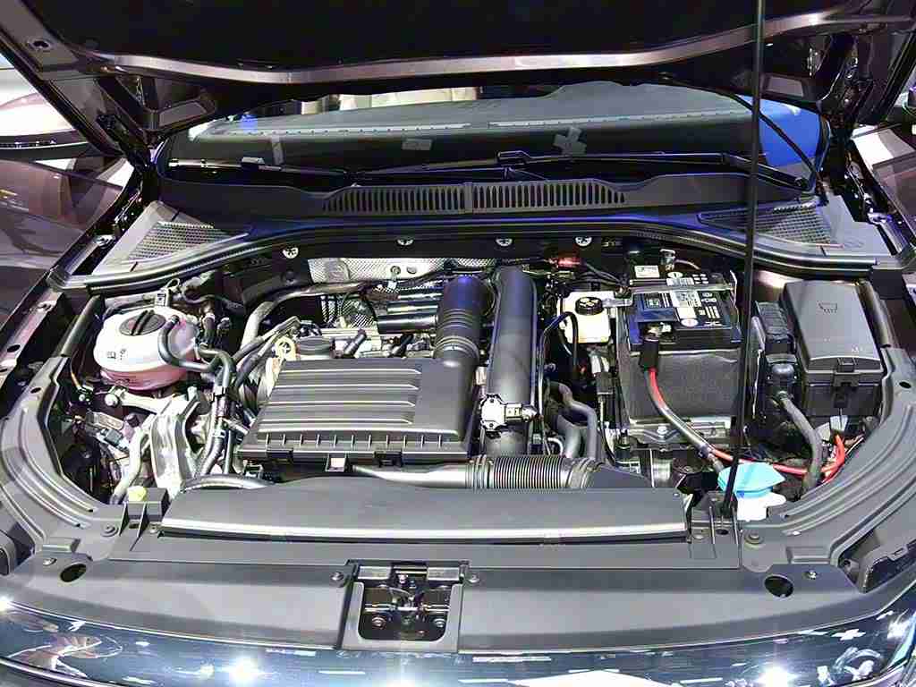 18岁禁止下载的软件：科技助力汽车创新，新规严控未成年人软件下载，行业健康发展前景可期-1