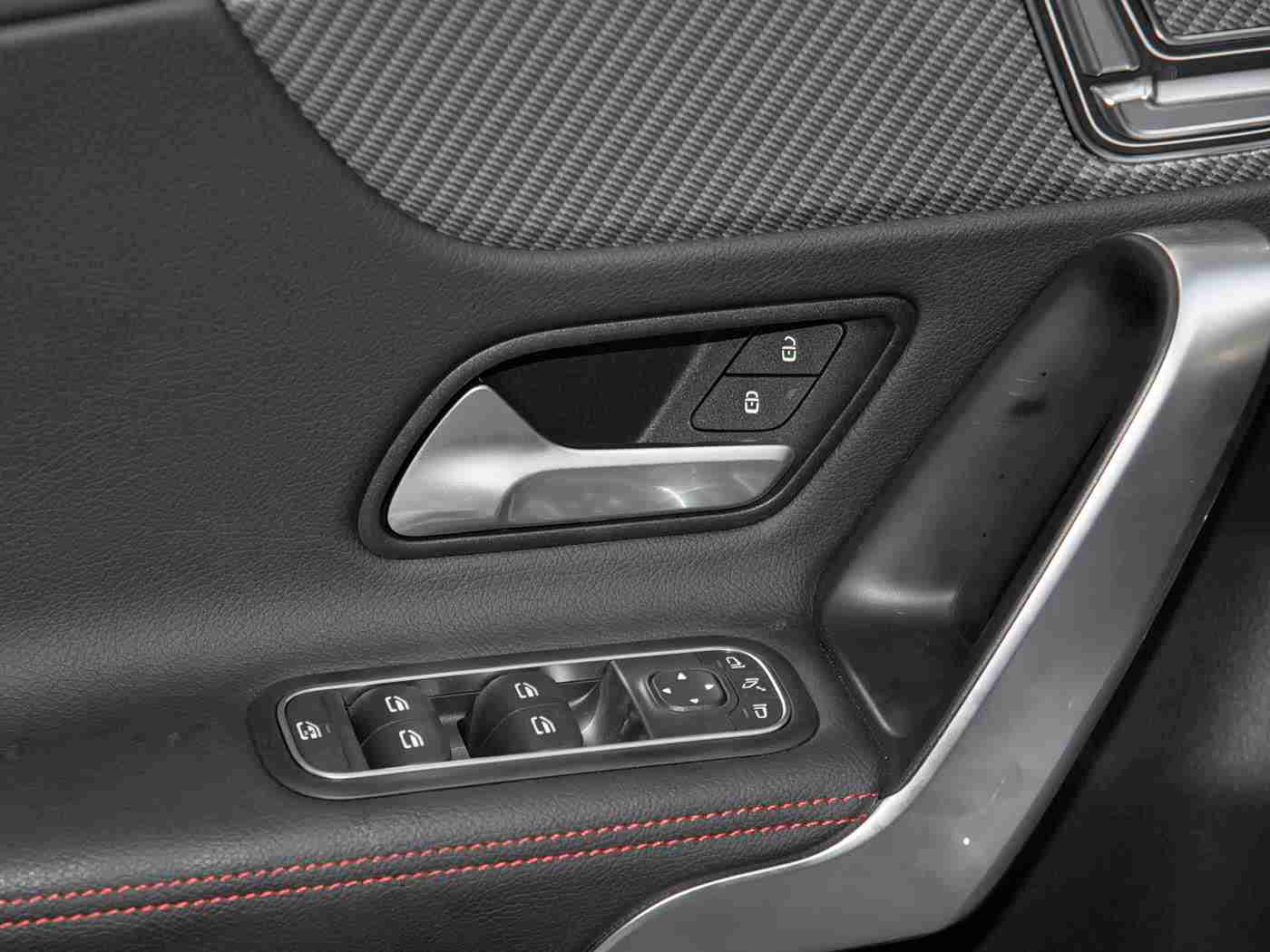 男的插女的软件：汽车智能化加速，网络安全挑战与机遇并存-4