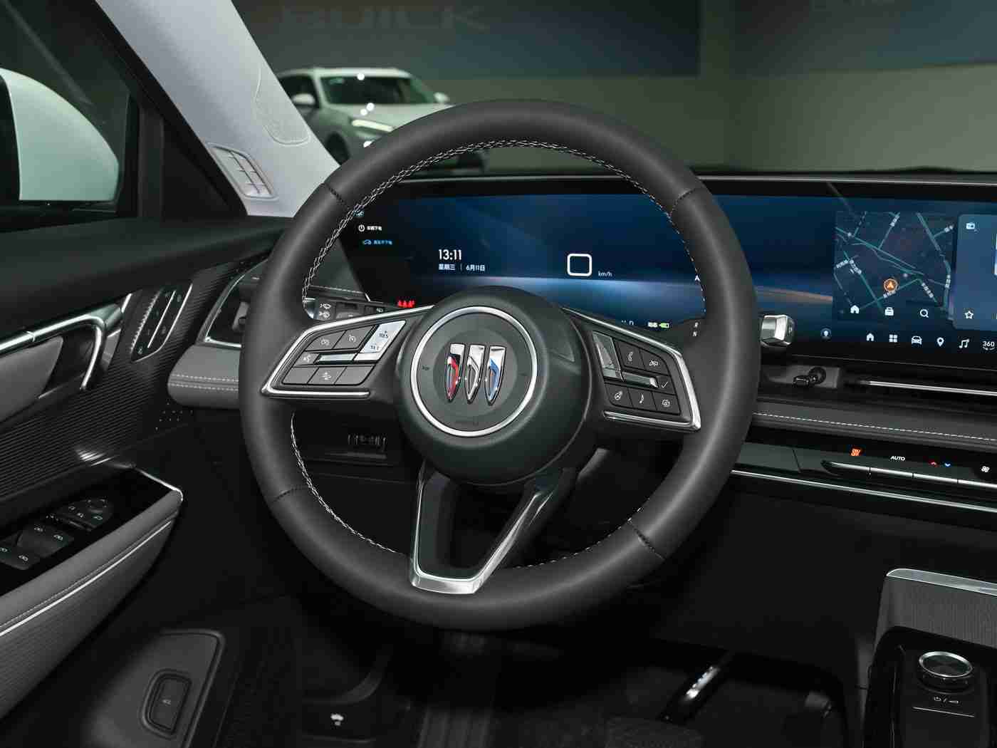 红桃38.47 隐藏：神秘红桃车型惊艳亮相，创新设计引领未来驾驶潮流，豪华智能一应俱全，即将引爆市场期待！-4