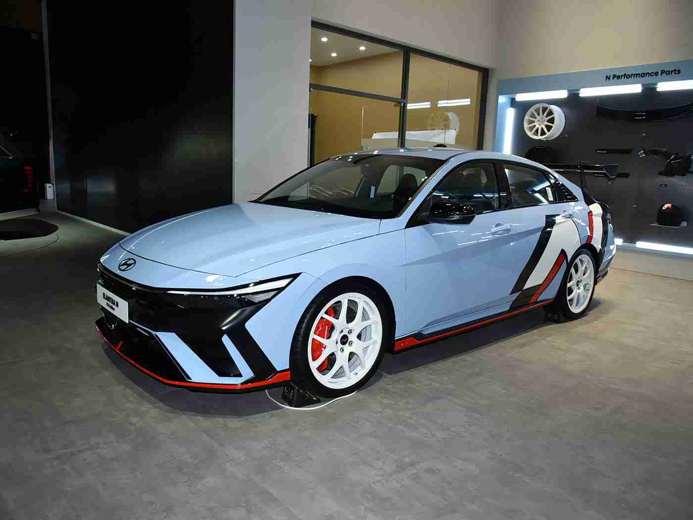 色综合综合色：创新色彩设计引领潮流，“色综合”车型惊艳登场，市场前景备受期待-1