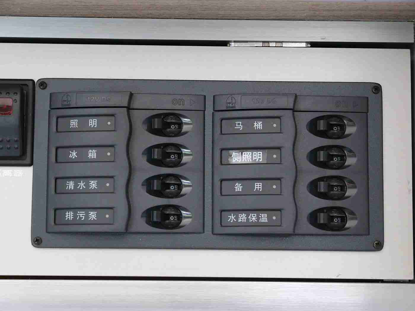 男人艹女人软件：汽车应用“男人艹女人”引领智能化潮流，创新技术打造安全便捷驾驶体验-1