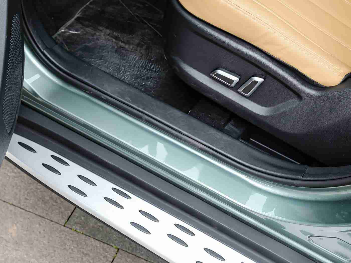 国产成人a片：“国韵新潮，智享绿行：成人A车型，颠覆传统驾驶体验”-2