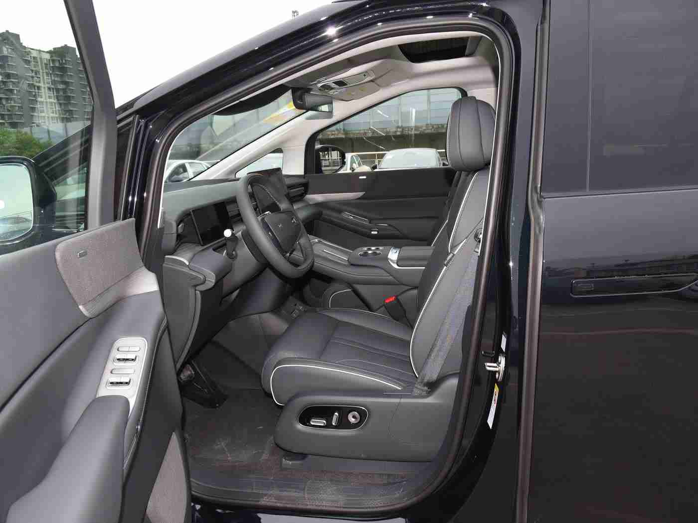 黄色成人app：“智能安全新篇章：汽车行业发展趋势解析，从“黄色成人app”事件看未来出行”-2