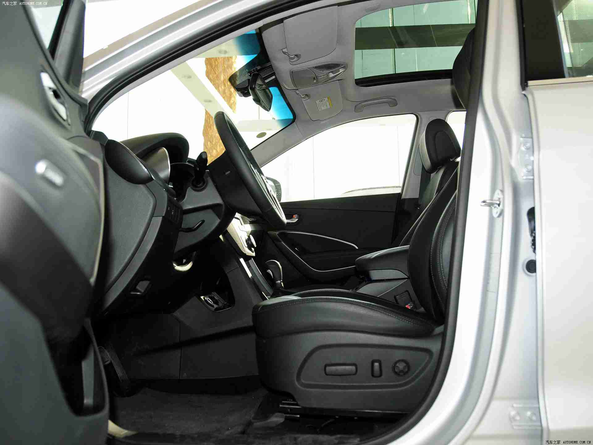 男人桶女人肌肌：“专为女性打造的潮流座驾：解析某知名品牌创新车型设计理念与配置特点”-2