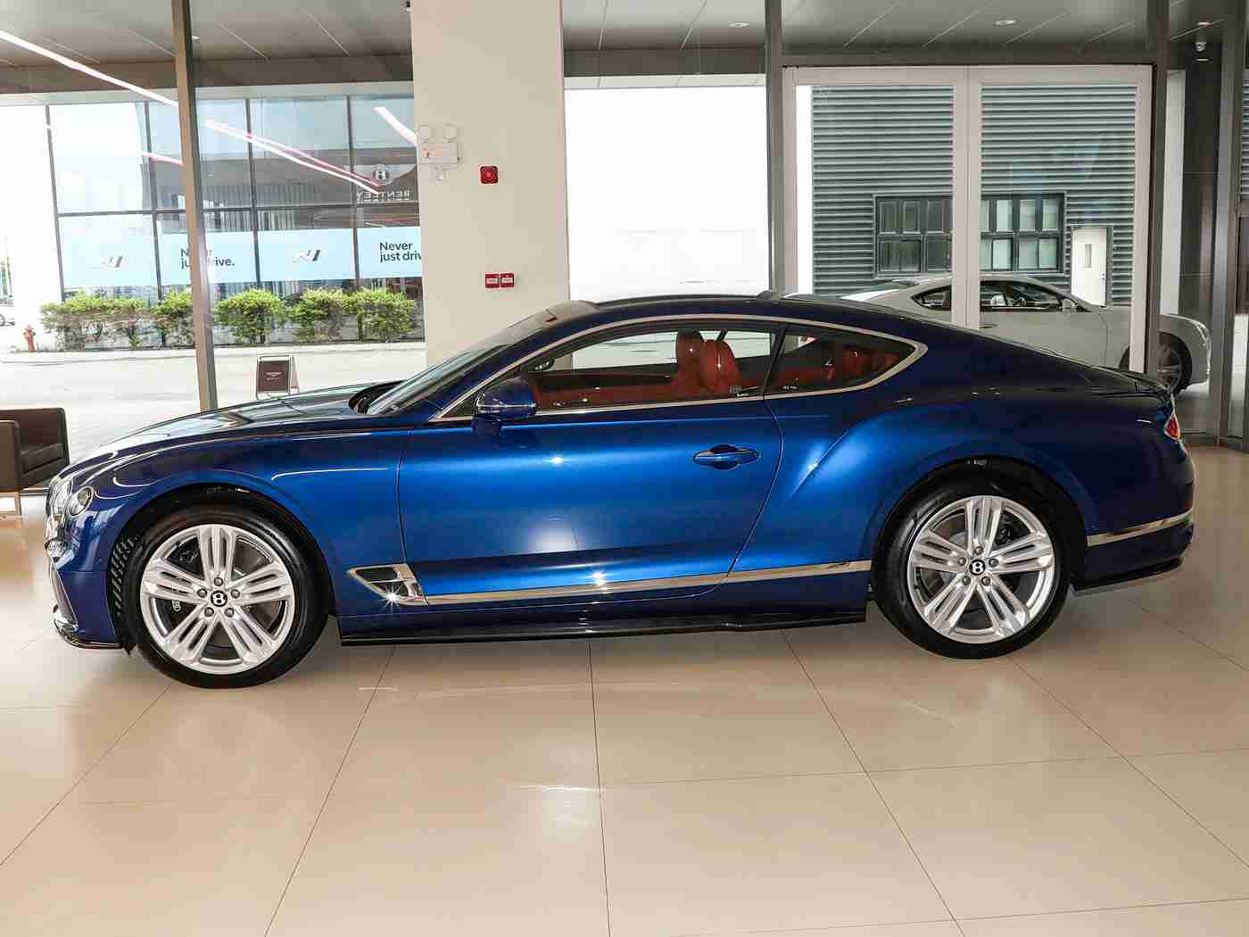 a√天堂中文8：未来驾驶潮流风向标：智能化绿色环保新概念车引热议-3