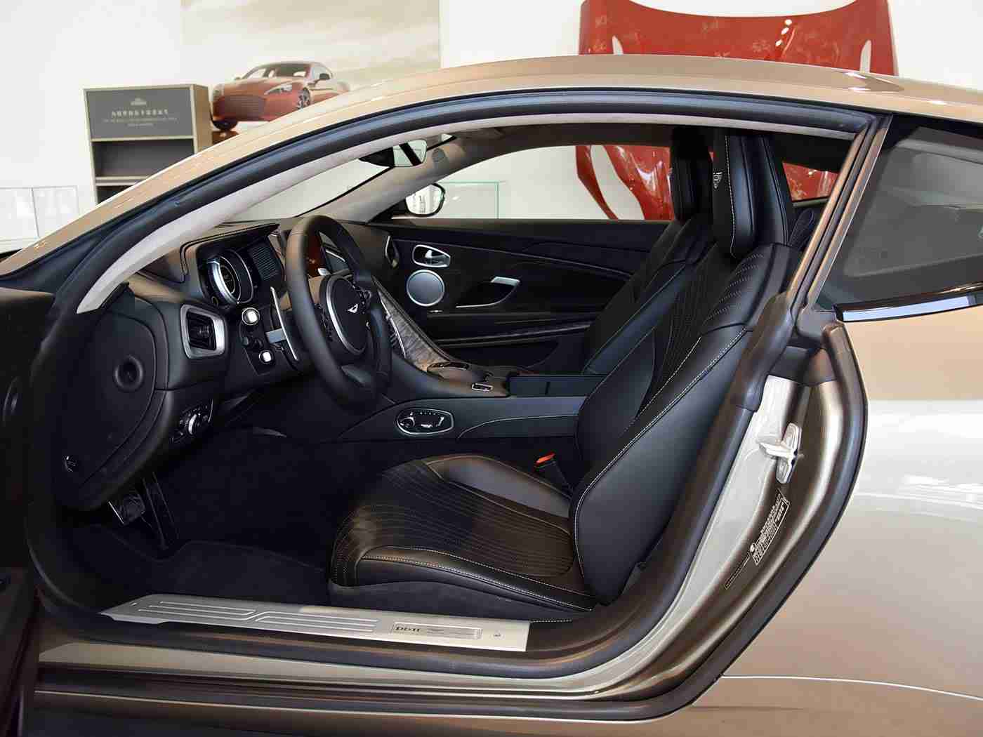 日本BDsM折磨Xx：创新环保领航，日本汽车品牌惊艳亮相，新型混动智能汽车备受瞩目-1