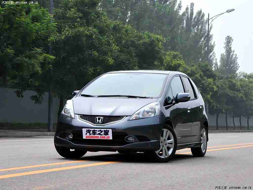 国精产品一二三区：国精汽车新篇：品质创新引领，安全舒适共赏，国货之光再创辉煌-1