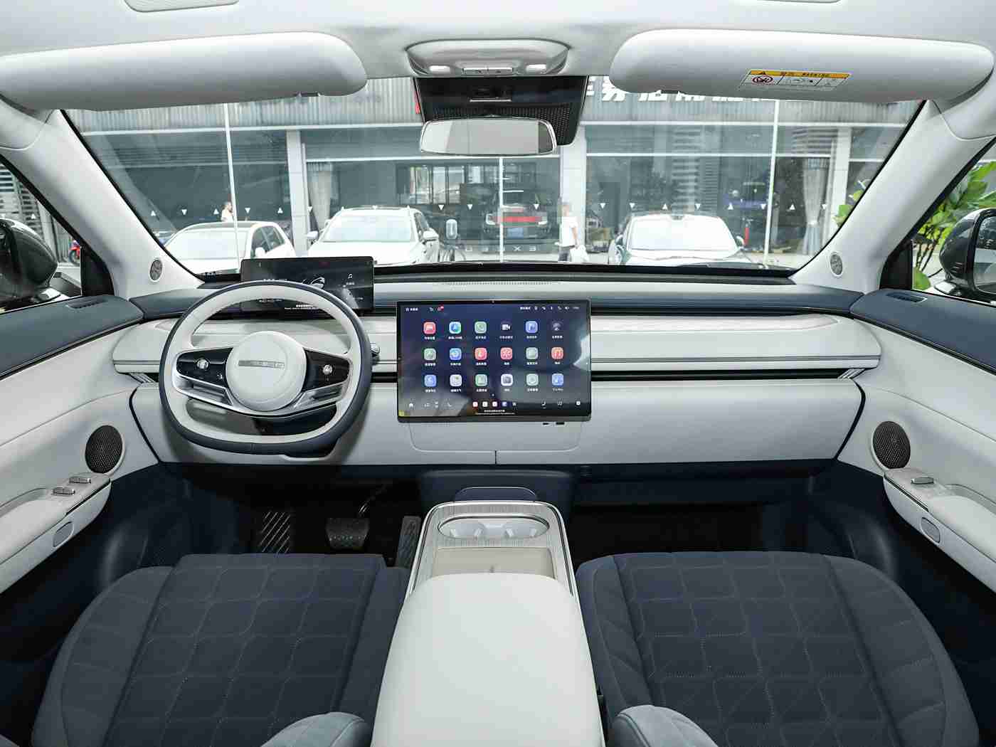 小鲜肉GayGay  免费：新能源汽车新活力：小鲜肉免费试驾，绿色出行魅力无限-3