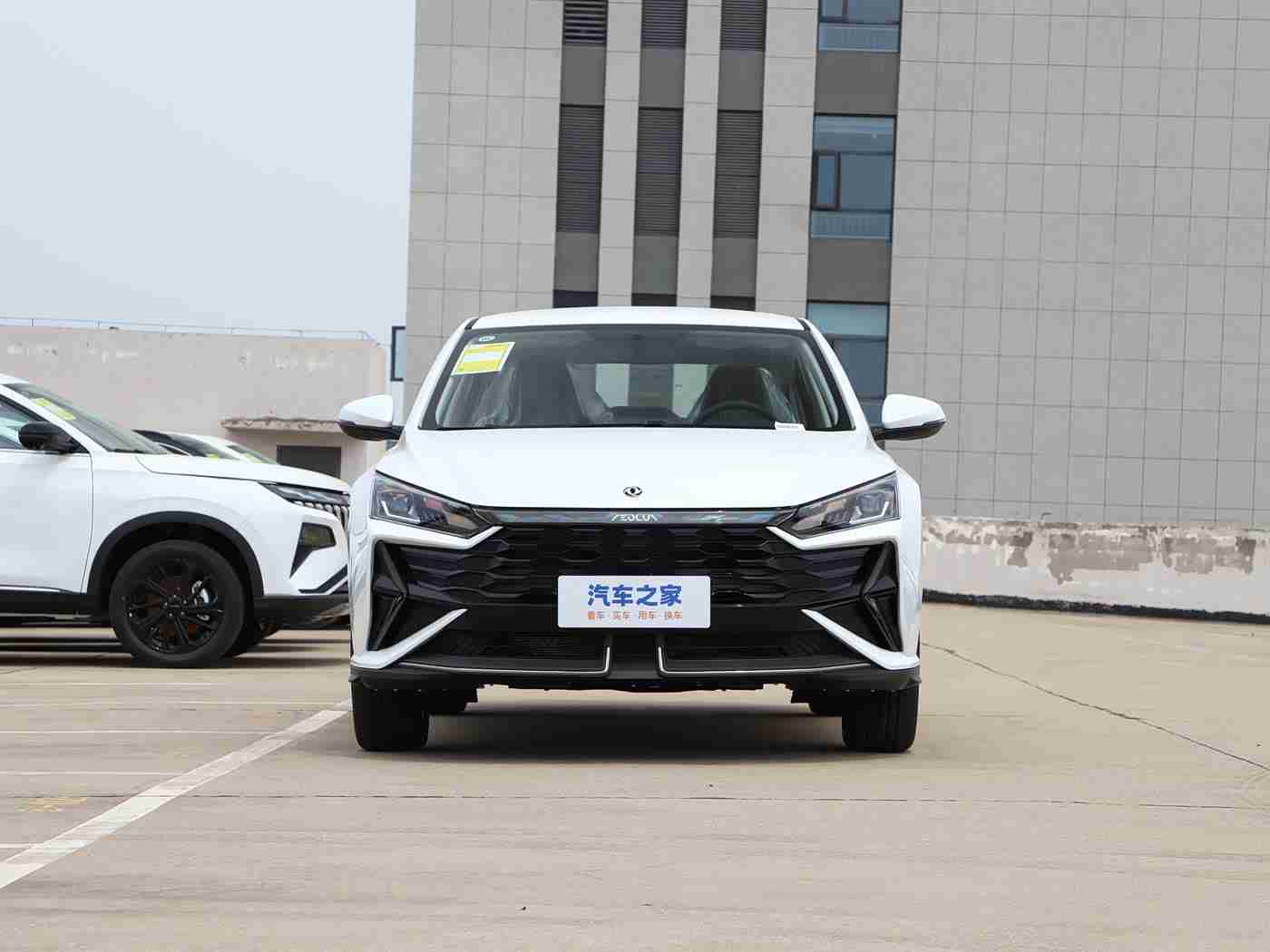 十大黄：黄色彩绘车潮涌，时尚驾驭新风尚-1