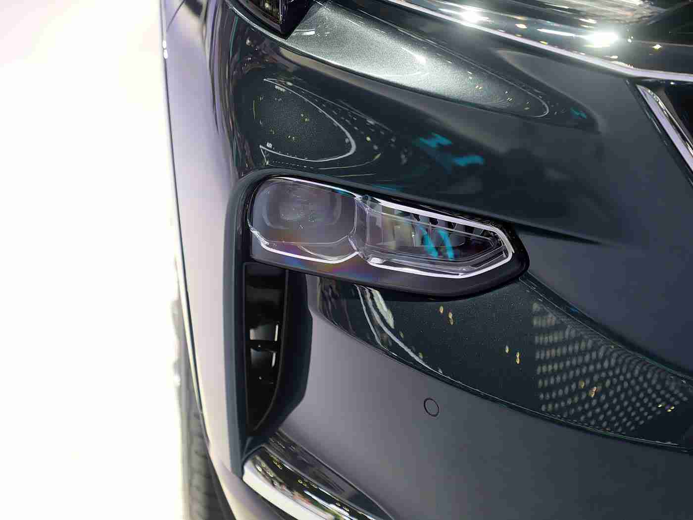 一亲二摸：汽车品牌创新体验：试驾感受与品质触摸，全面提升购车满意度-2