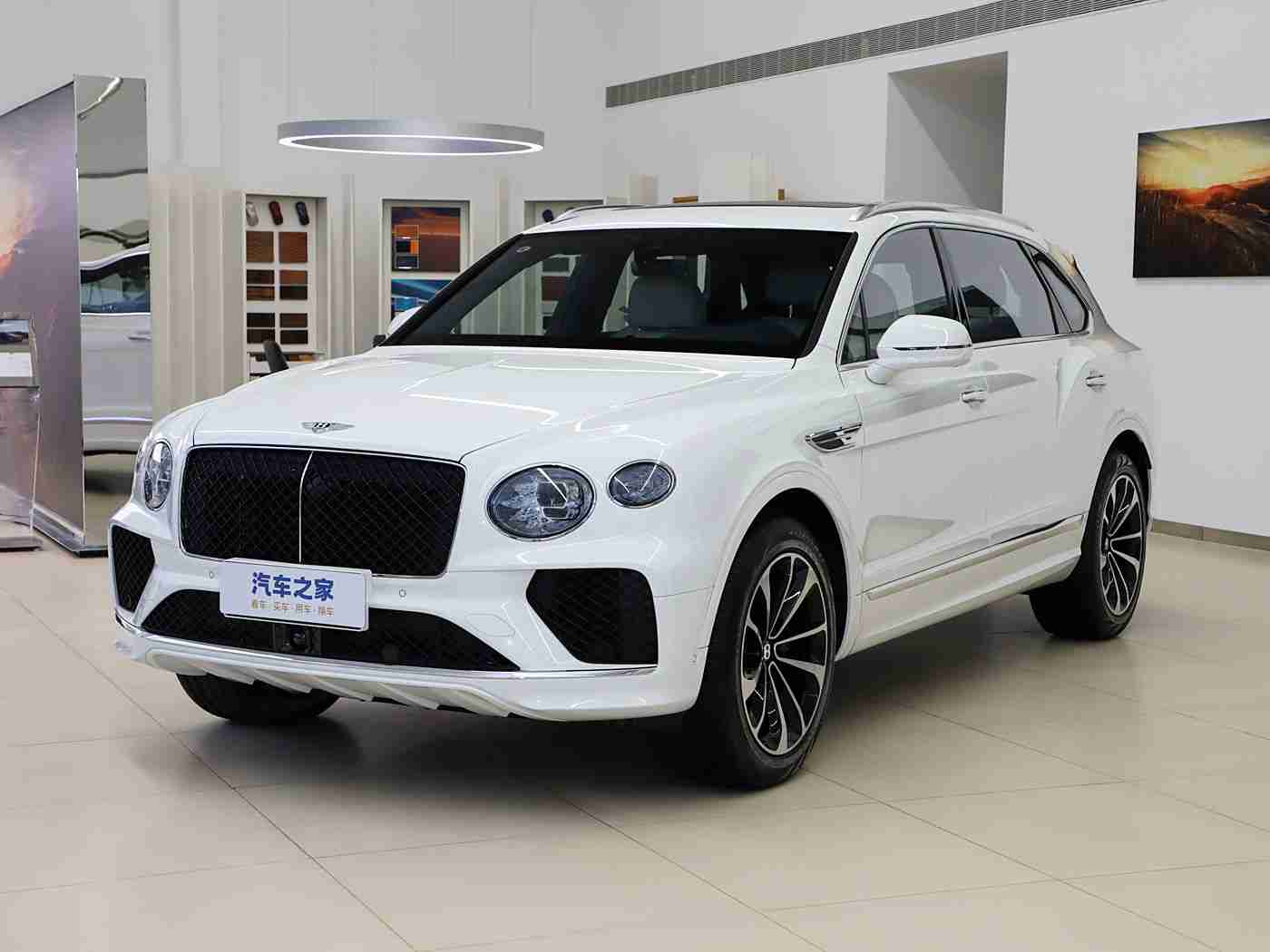 黑人 娇小 亚洲 硬：“赛道骄阳，智控未来——融合黑魂亚韵的汽车新篇章”-1