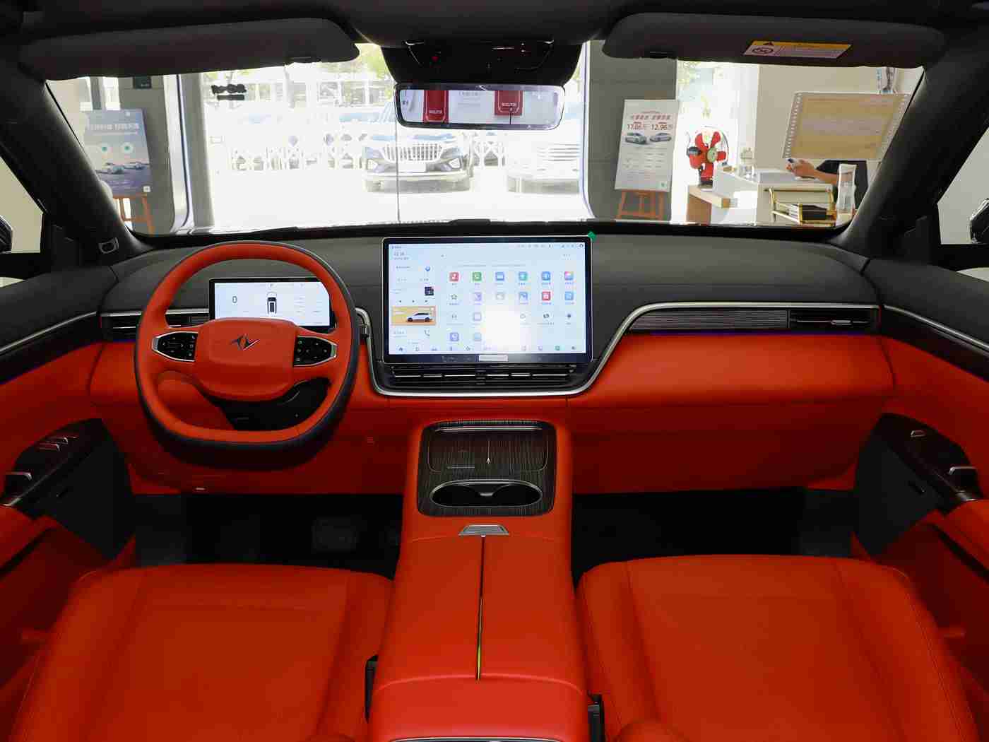 按摩师扒开腿按摩花蒂：“花蒂车门设计引领潮流，创新科技打造汽车新体验，某知名品牌新车型备受瞩目”-4