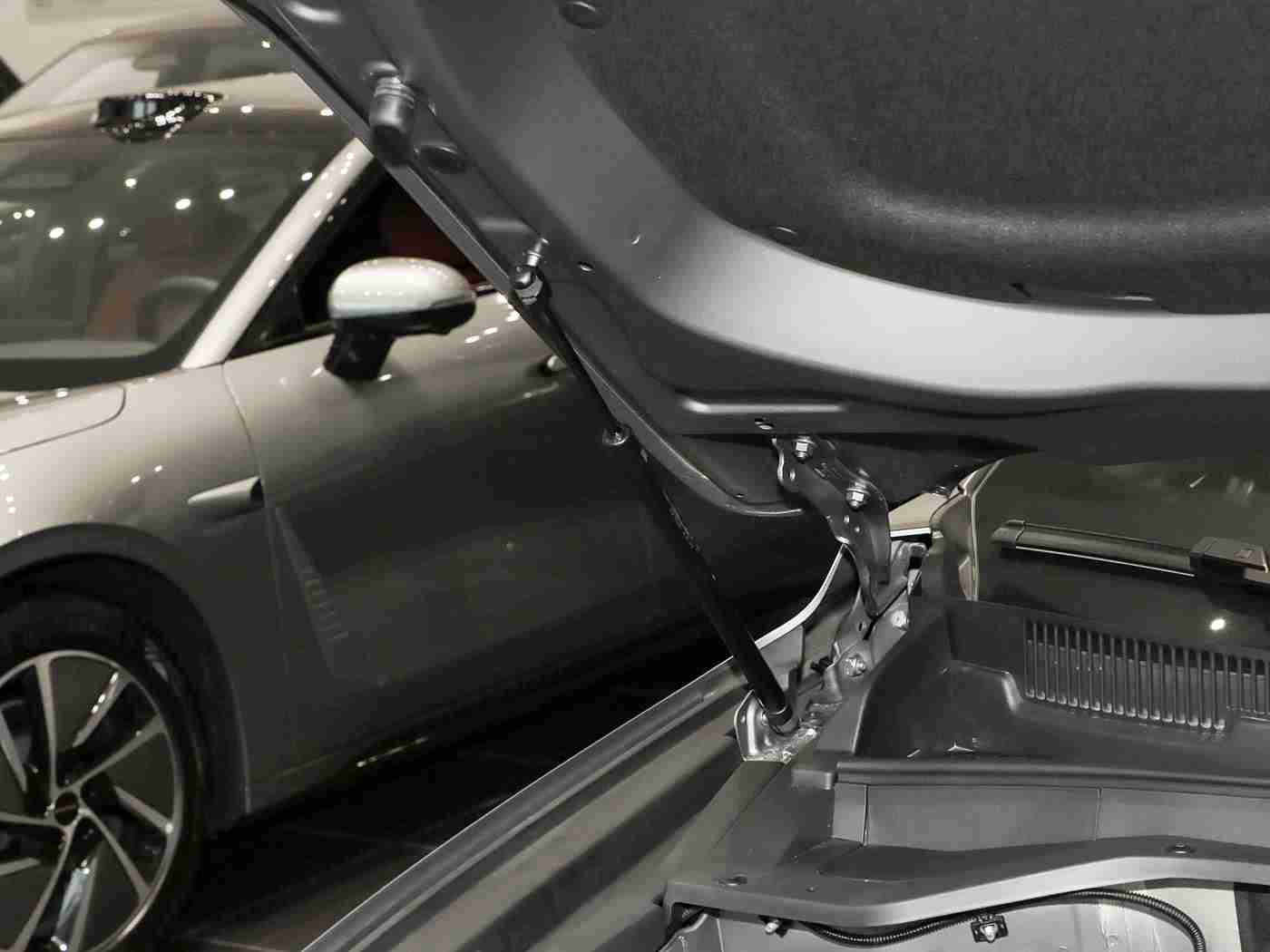 国产成人A片：动感新潮SUV，智领潮流，安全无忧，惊艳登场-1