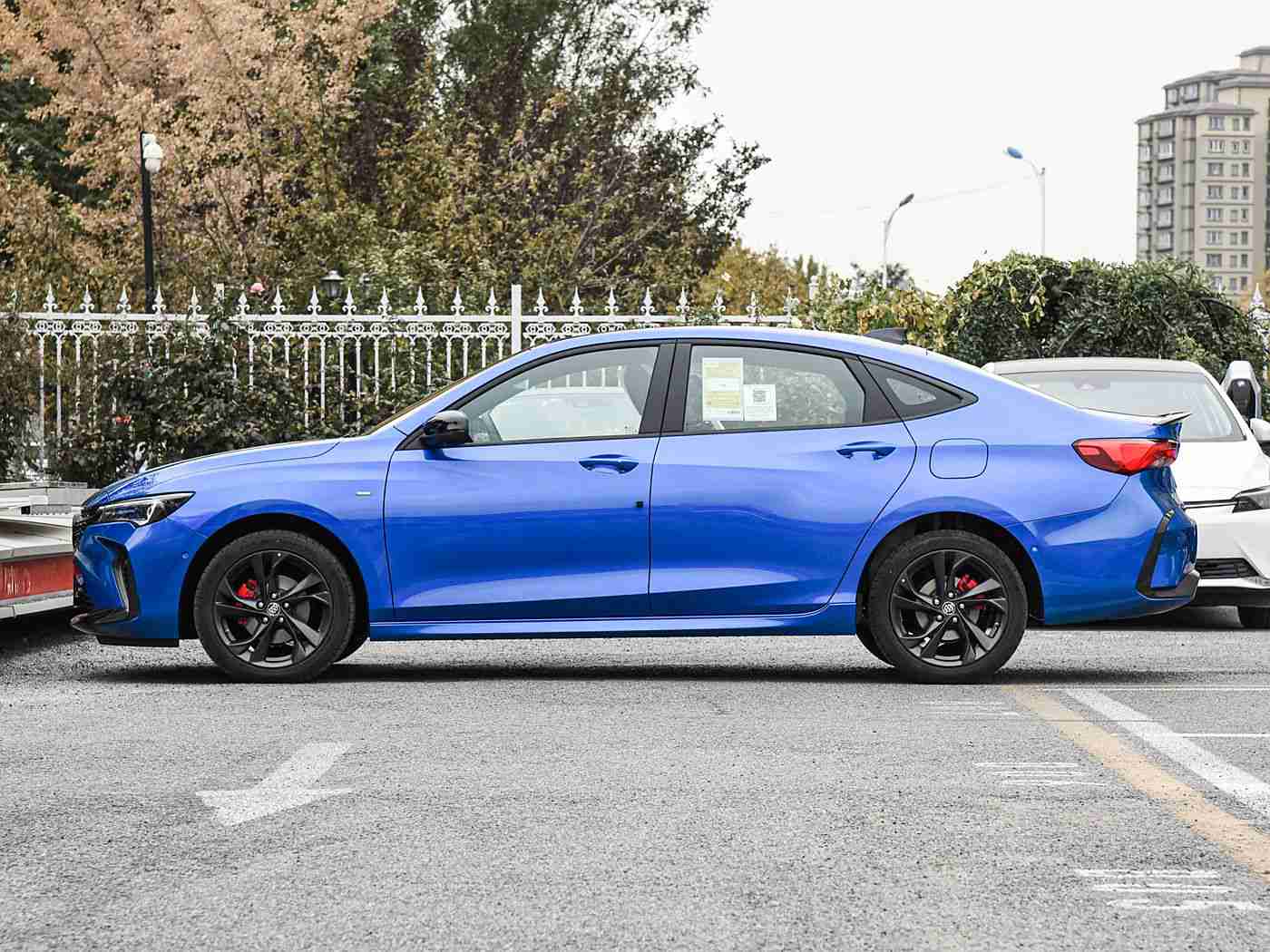 蜜桃成人AV：引领潮流的智能新贵：揭秘时尚与安全并重的创新汽车产品-3