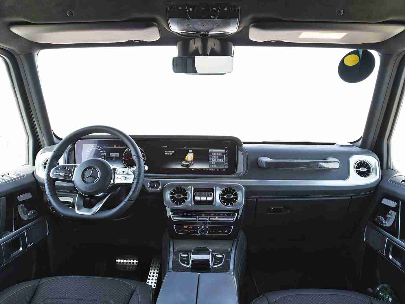 阿娇和陈冠希14分钟：阿娇陈冠希豪华轿车甜蜜时光，揭秘娱乐圈明星的私密出行故事-2