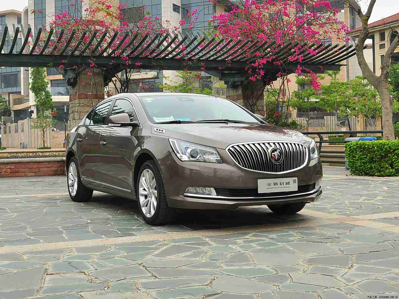 打扑克不盖被子:轻松扑克风,驾驭自由行,环保时尚车-3