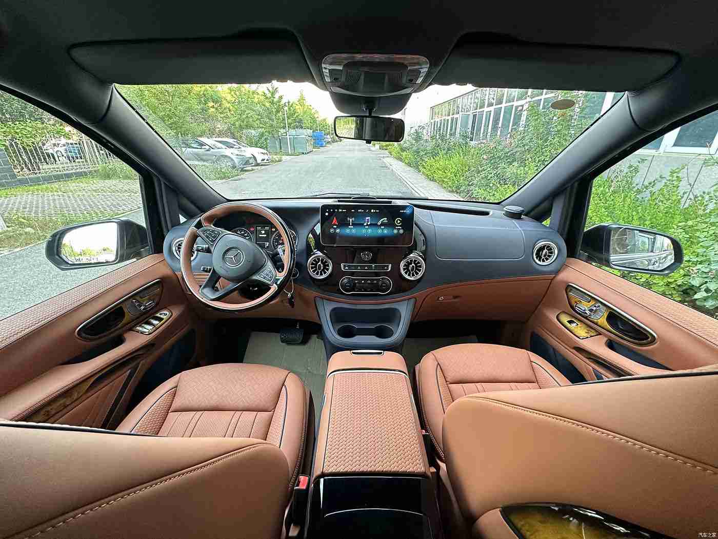 小时候农村树林日B：复古树林灵感新品牌，时尚环保汽车引领青春潮流-3