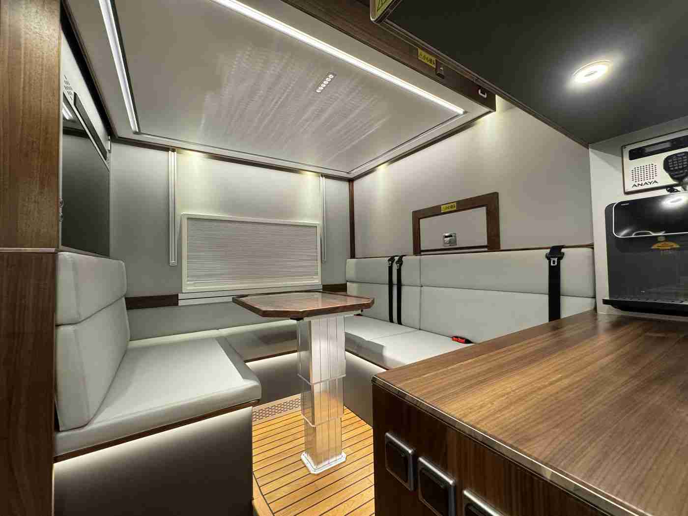 成人电影av:智能新贵AV汽车引领潮流,安全舒适自动驾驶惊艳亮相-2