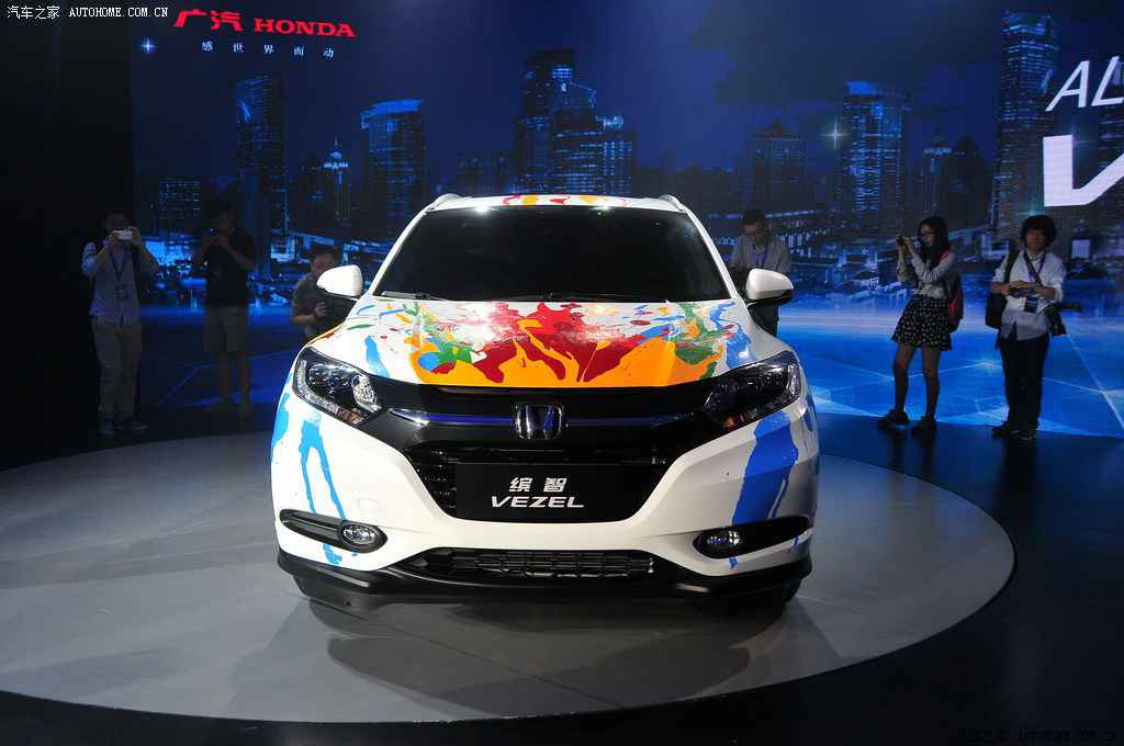 男人插女人软件：智能汽车新潮涌动：趣味互动软件为驾驶体验添彩-2