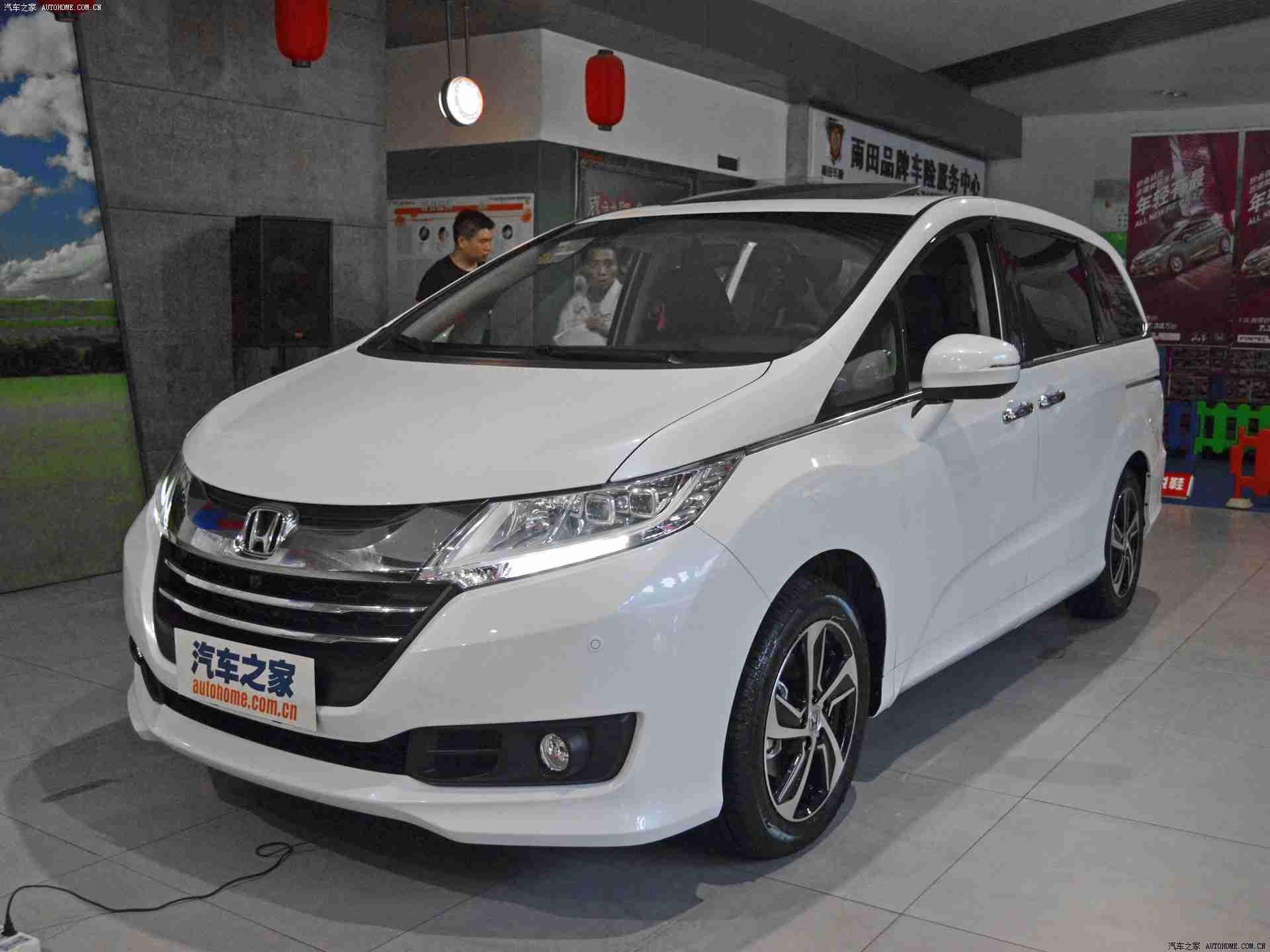 综合二区：“年轻新宠，时尚亮相：6-8万价格区间，这款新车引业界热议！”-1