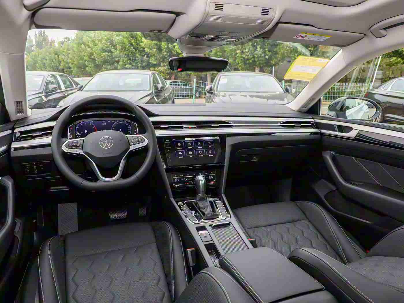 娇妻被按摩师3p到高潮：新能源汽车震撼上市，某品牌跨界按摩体验，引领科技潮流，车主身心愉悦-2