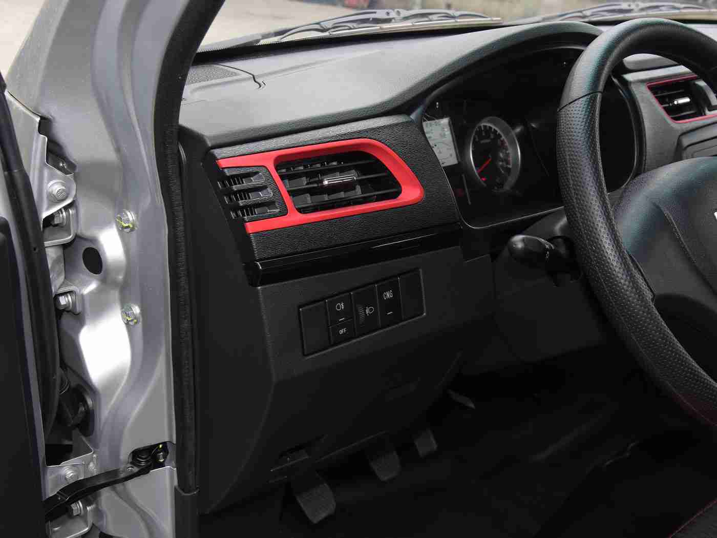 法国空姐：法式浪漫领航，空姐魅力加冕，豪华车型焕新风尚-2