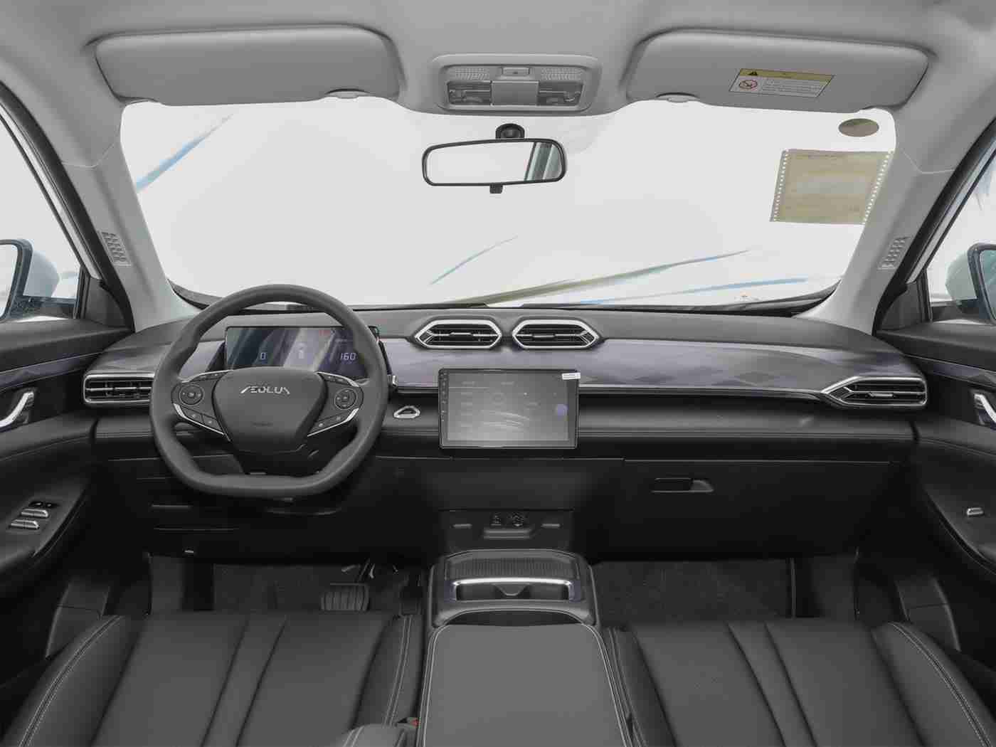 男生把困困放进女生眼里的原因：匠心独运，安全智能：揭秘“困困”汽车受热捧的秘密，赢得消费者心扉青睐-1