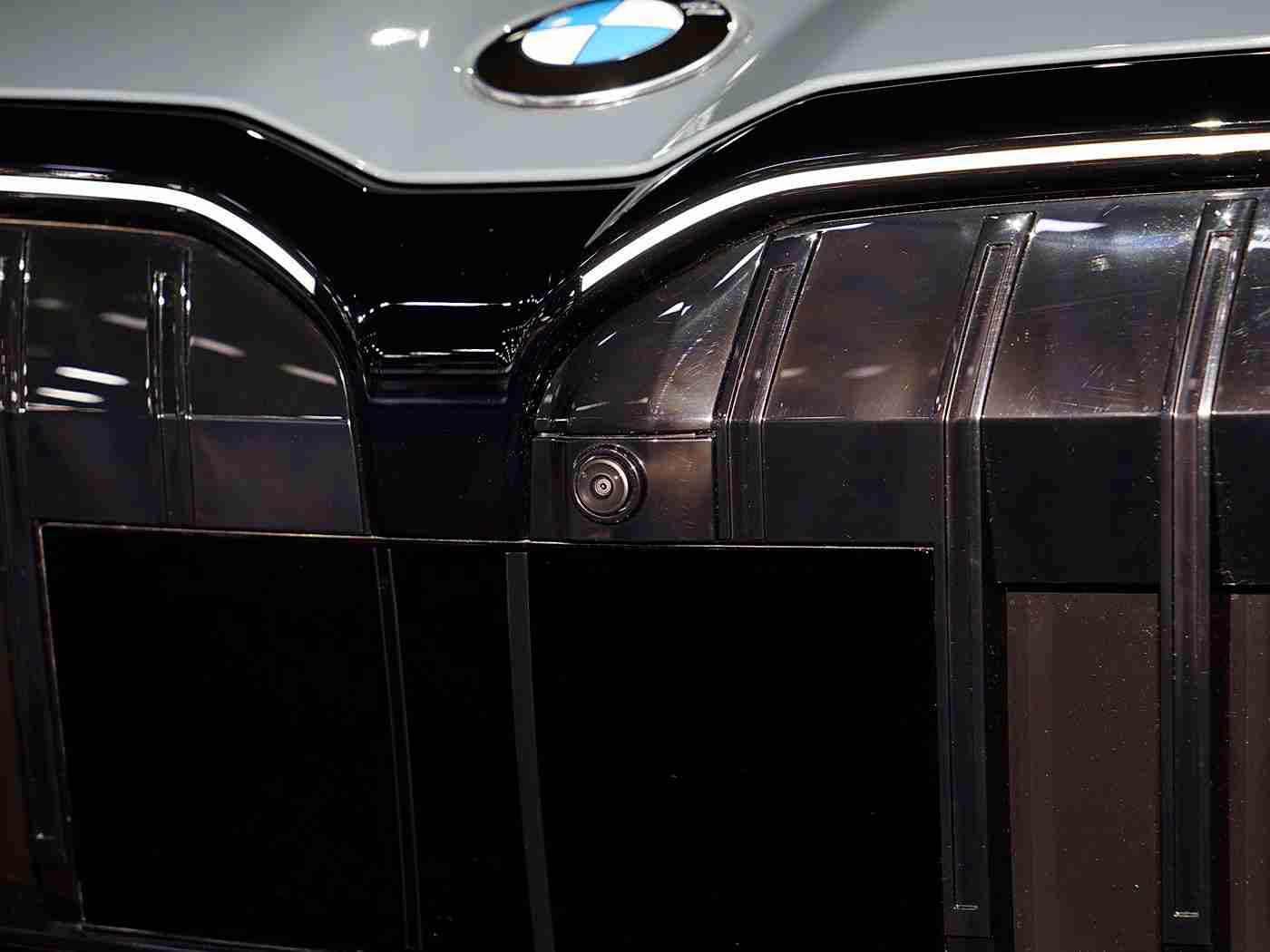 成人Tv：新能源汽车领航者，颠覆潮流，驾驭未来-1