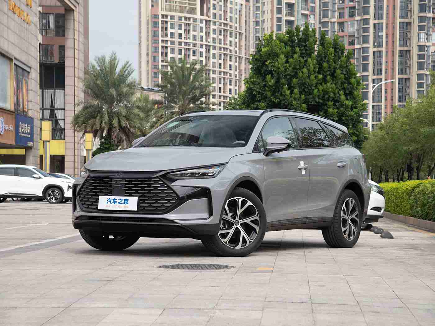 女生让男生诵自己：“悦己”汽车引领女性购车新风尚，独特设计彰显个性魅力-1