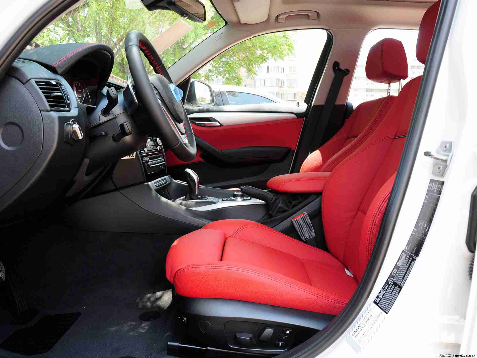 亚洲狼人综合网：亚洲狼人新SUV亮相，性能卓越设计时尚，抢占SUV市场一席之地-3