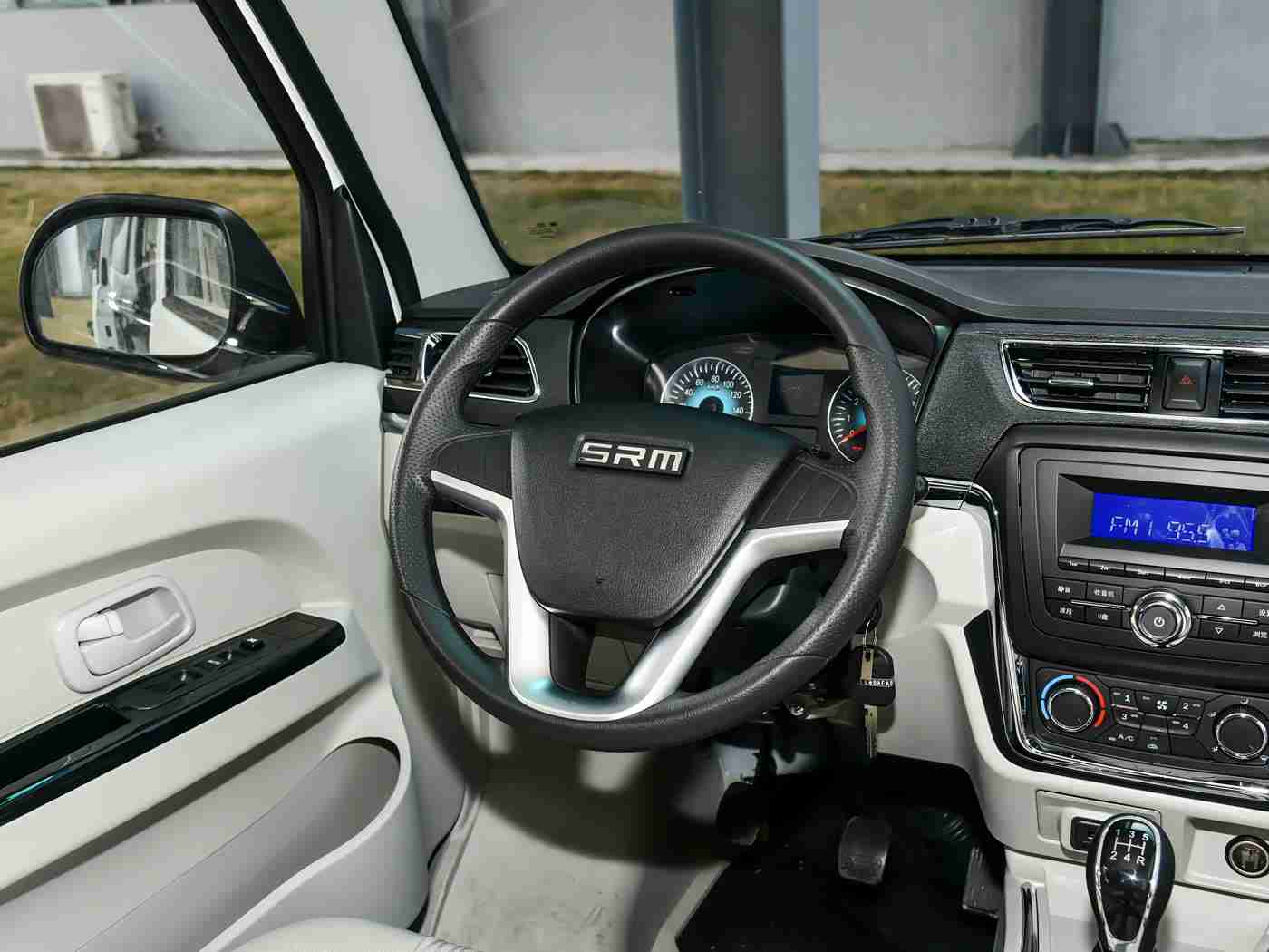 红桃视频网址：智动先锋，环保续航，引领新潮流新能源汽车惊艳登场-1