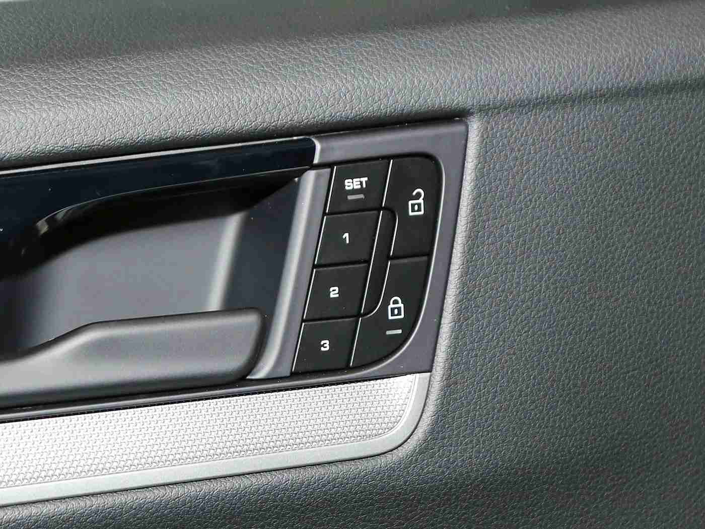 富二代成人抖音：豪车驾驭高手成抖音红人：富二代炫酷车技引羡慕目光-3