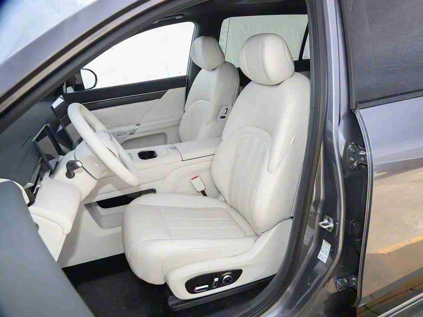 天天操夜夜操：新能源汽车翘楚，“天天操夜夜操”全新车型惊艳亮相，引领行业潮流，颠覆出行体验-3