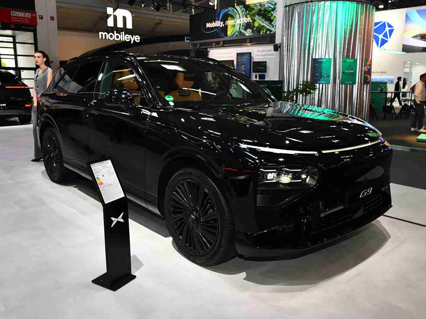 成人吃瓜：驾驭未来，跨界精英SUV，性能与智慧双翼腾飞-2