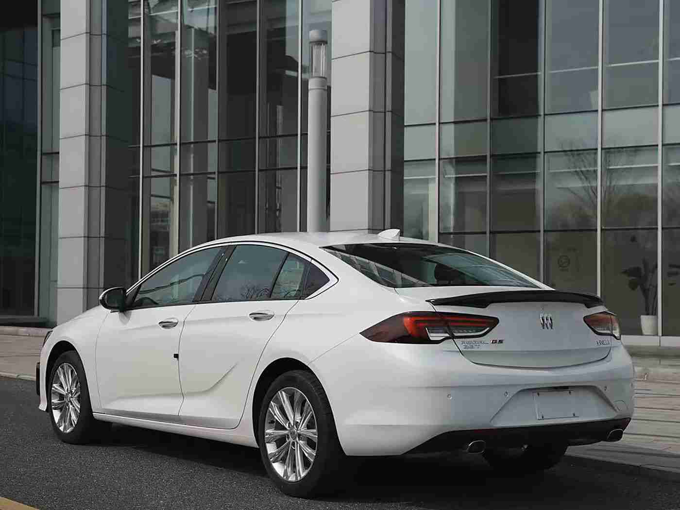 女人与公豬交交ZoZ0：都市新宠：惊艳亮相，独特设计引领潮流的全新车型评测-3