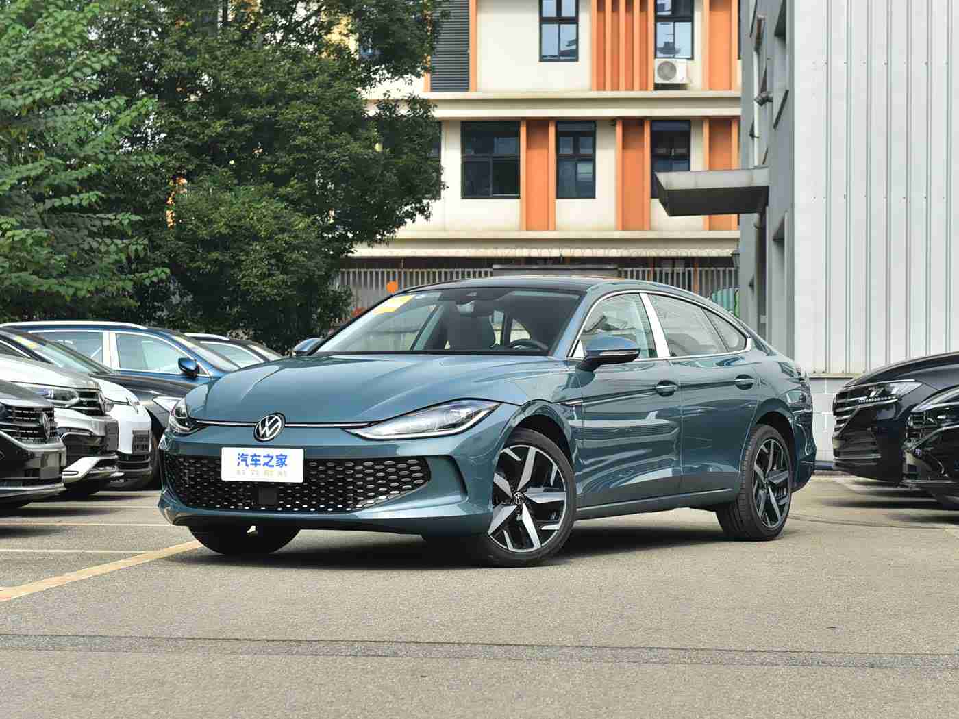 红桃视频：绿动激情，智享未来，续航无忧，尊享360度驾驭体验-1