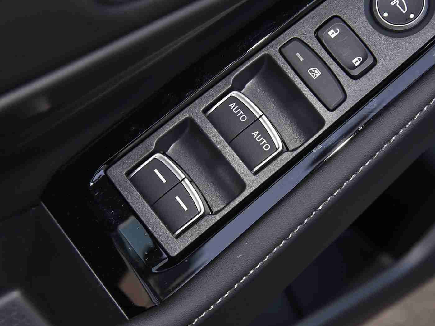 天堂a√中文8：简约天使翼，驰骋未来驾趣-3