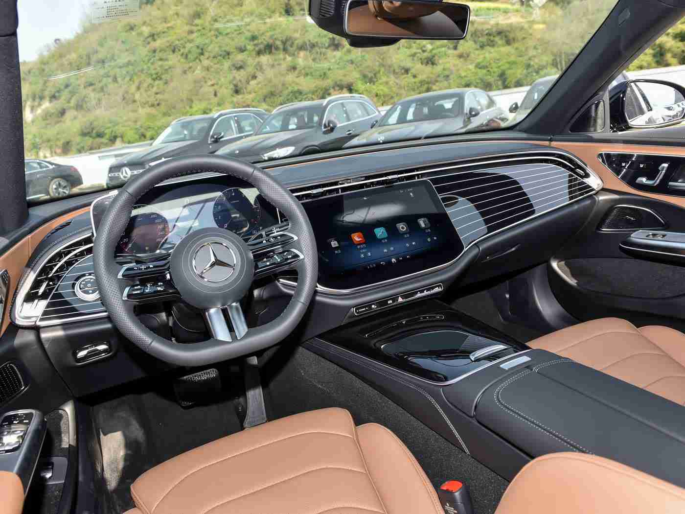 黑人巨吊：“非洲风情与创新科技碰撞：全新车型引领未来汽车潮流，惊艳市场眼球！”-2