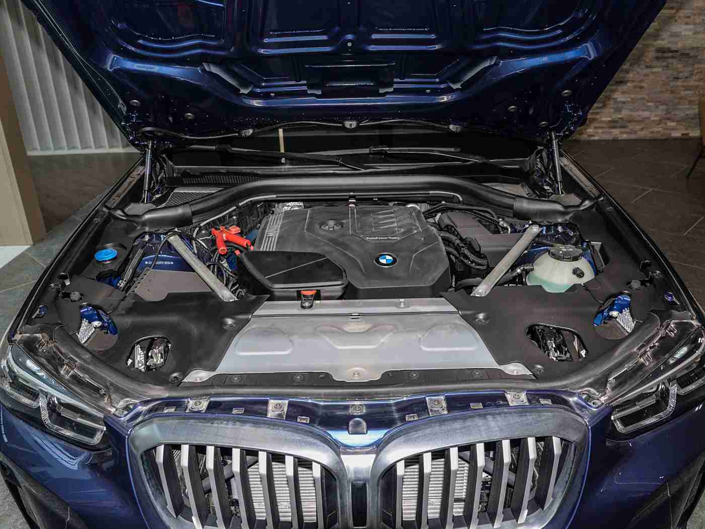 黄色软件每天：新能源汽车助力，智能驾驶引领未来，绿色出行理念深入人心-1