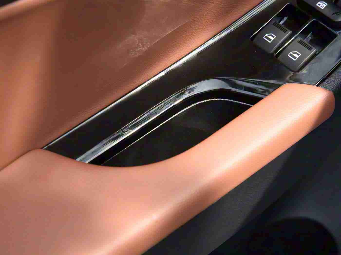 迪丽热巴操逼：新能源汽车新势力，迪丽热巴倾力代言，引领时尚出行潮流-1