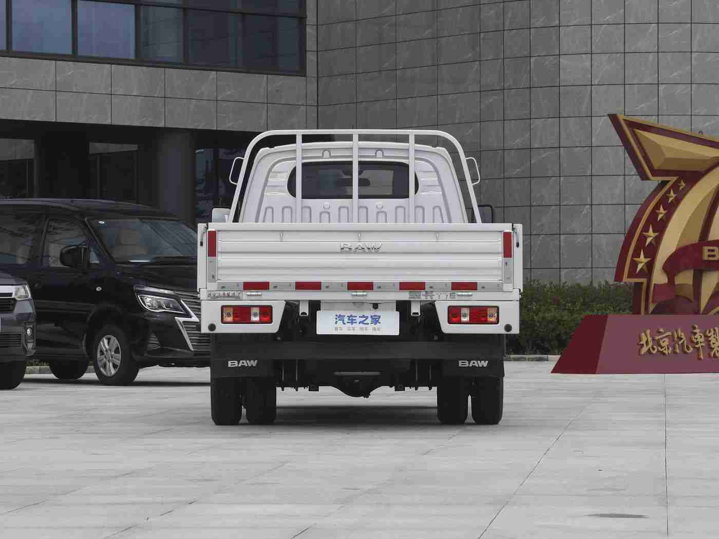 男生艹女生的软件：汽车行业诚信挑战：杜绝虚假宣传，推动性别平等，技术创新引领未来-3