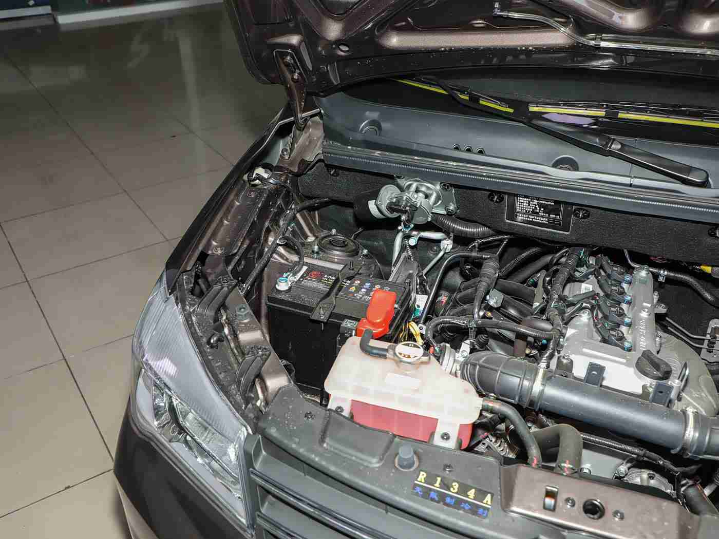 女人与公豬交酡全过程：新能源汽车领跑市场：500公里续航，智能驾驶新体验，环保时尚两不误-2