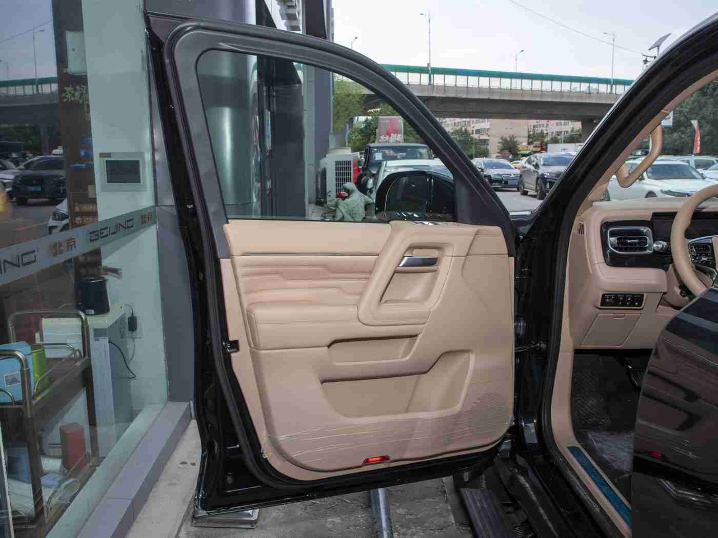 妈妈孩儿小马拉大车：涡轮动力小身材，家庭出行新选择：揭秘新型汽车独特优势-4