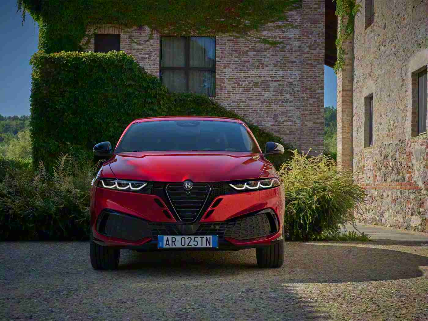 黄3.03：全新力作惊艳登场：国产车型黄3.03领跑科技潮流，展现中国汽车工业新高度-3