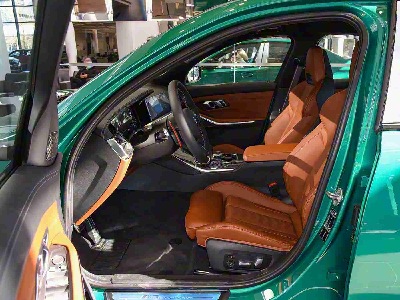 性裸交：特斯拉Model S：动力巅峰，智能驾驭，刷新电动速度新纪元-1