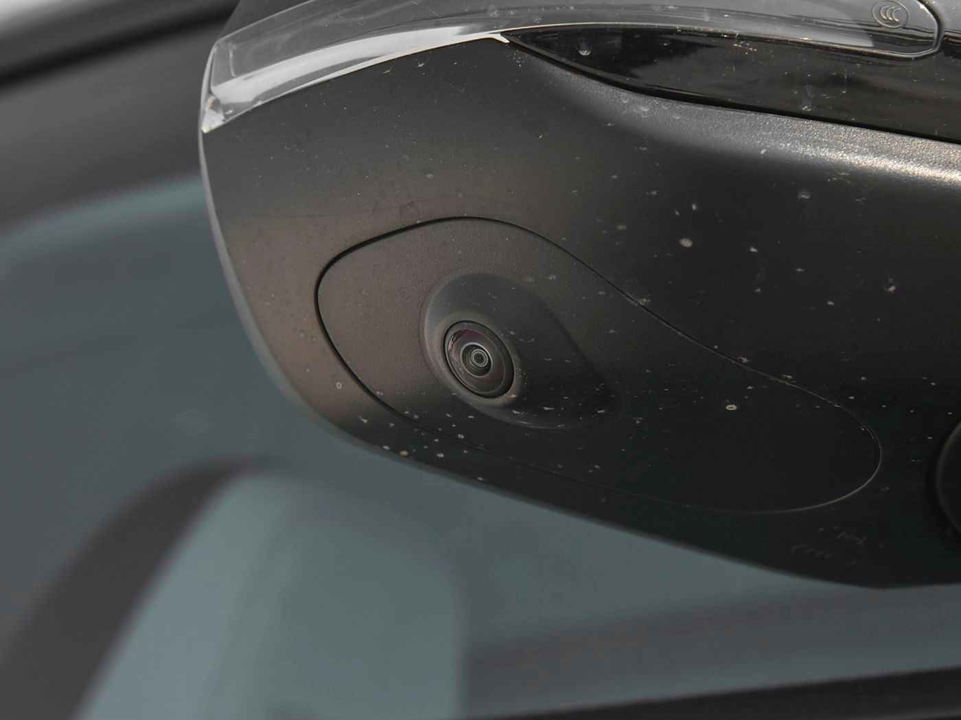 男人和女人一起差差差：“驾驭激情，温馨同行：男女共绘汽车生活新篇章”-4