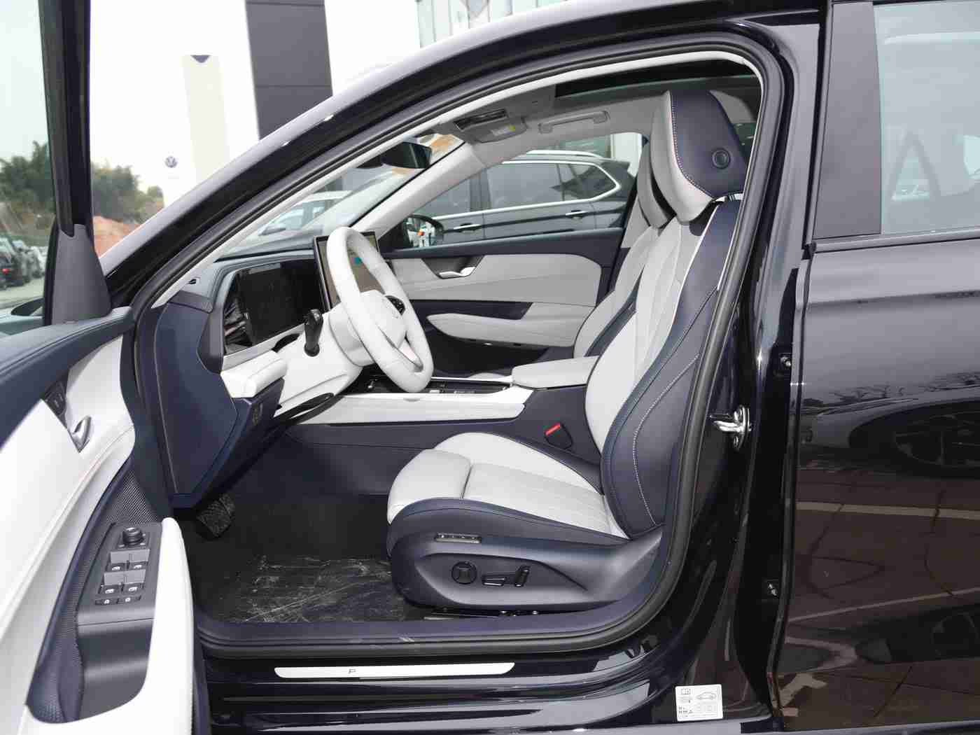 真人拔萝卜：新能源汽车动力挑战，绿色出行新风尚-3