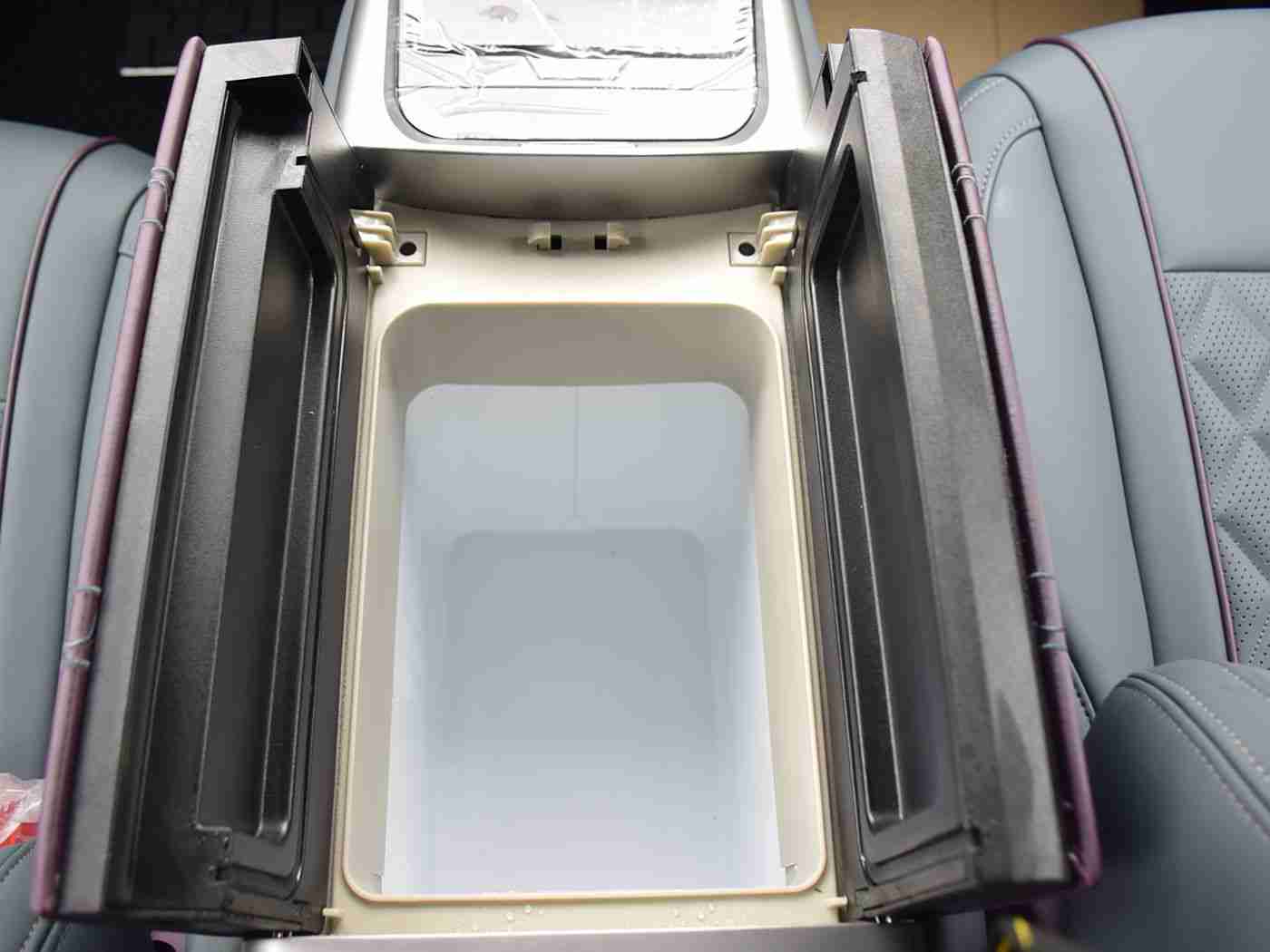 国精产品一二四区黑人：国精新品惊艳上市，动感设计+卓越性能，引领汽车市场潮流-5