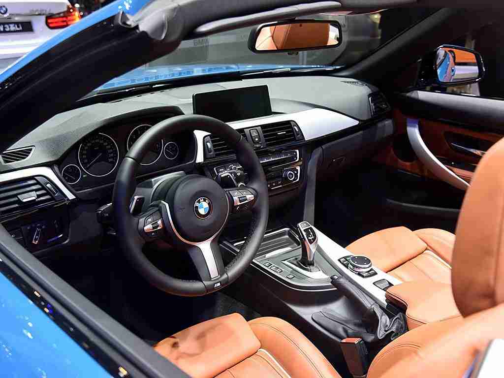 404黄网：AI赋能，智能互联——引领未来出行的绿色汽车新纪元-2