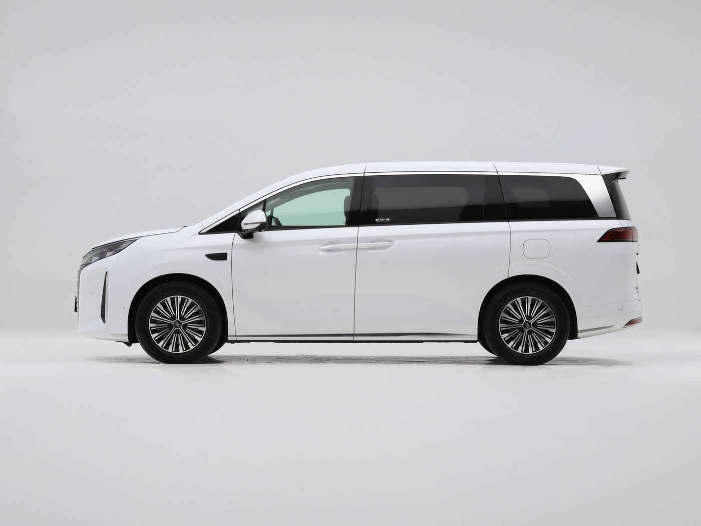 黄色软件下载2023：科技赋能驾驶新体验：智能辅助软件革新出行，引领绿色出行潮流-3